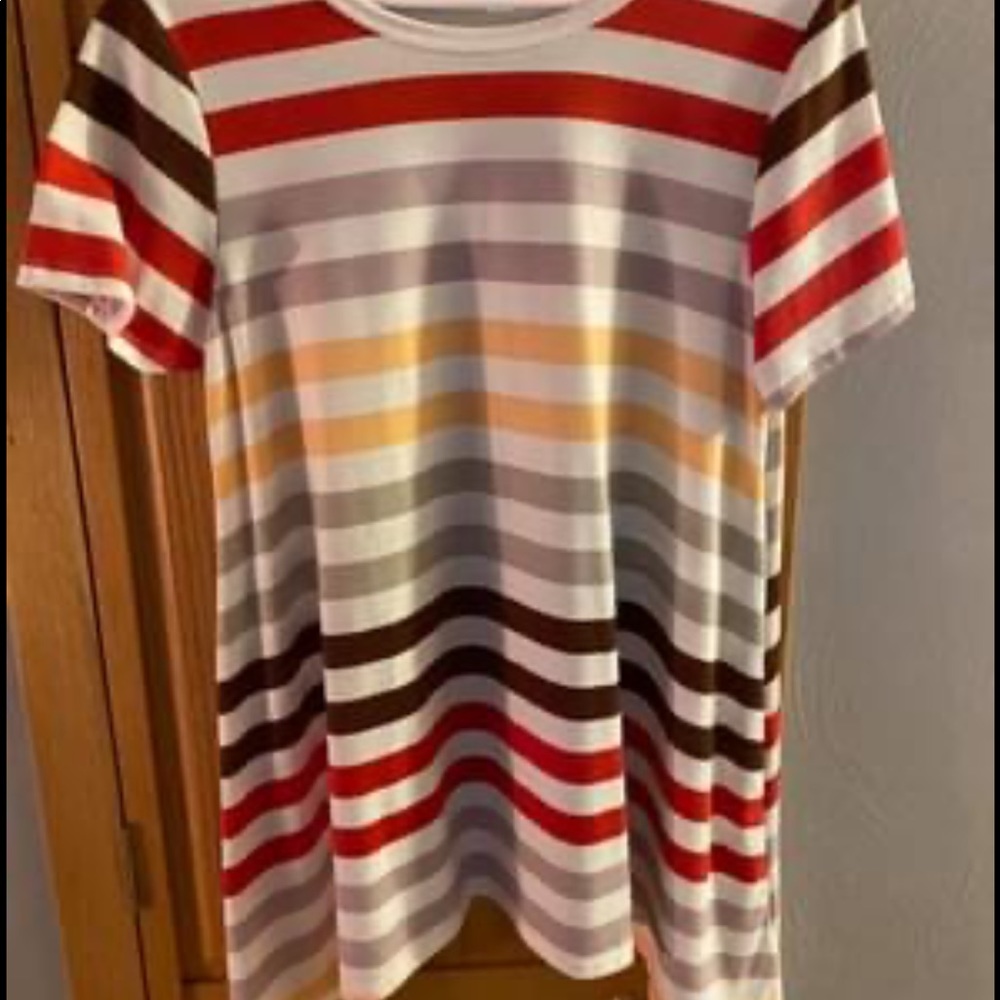 Lularoe medium Melissa tops